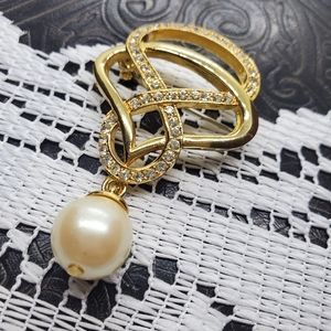 Vintage faux pearl and Rhinestone brooch